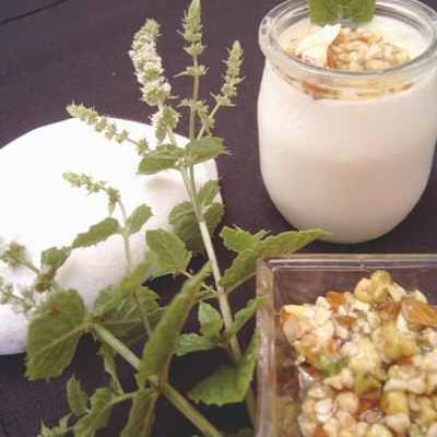 Yaourt de chèvre au miel de fruits secs, épicé