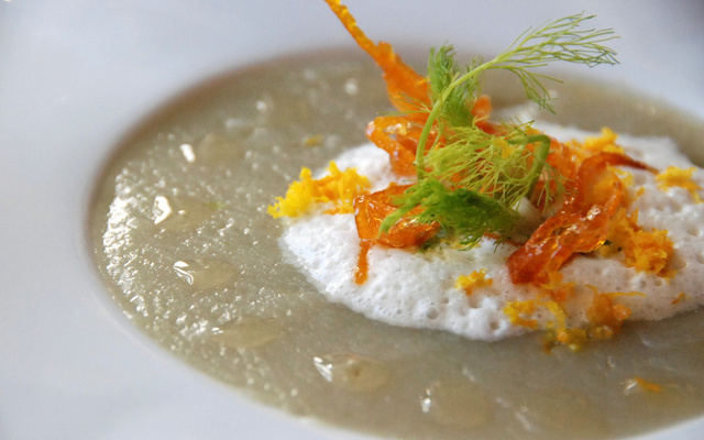 Purée de fenouil, mousse d'oranges, huile d'argan