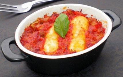 Cocotte de quenelles à la sauce tomate