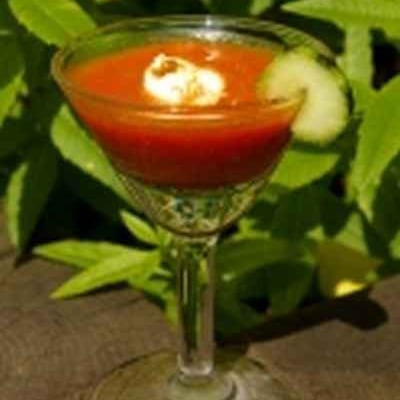 Gaspacho de tomate et quenelle de Saint-Moret au curry