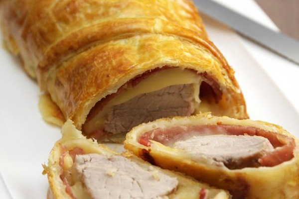 Filet mignon de porc en croûte, bacon et fromage à raclette