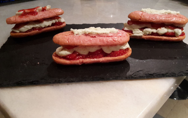 L'éclair, macaron à la fraise