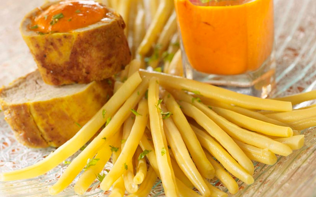 Filet mignon au curcuma et haricots beurre coulis de poivron