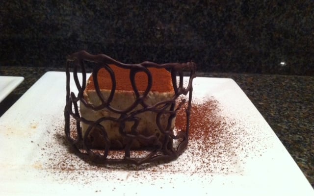 Mousse au chocolat sur croquant au chocolat praliné