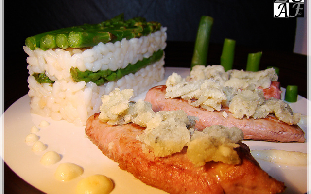 Aiguillettes de Canard au crumble de Roquefort Papillon accompagné de son riz rond aux asperges