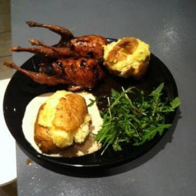 Cailles farcies au foie gras et aux raisins blancs