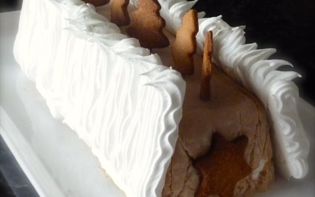 Bûche glacée aux marrons et Meringues suisses