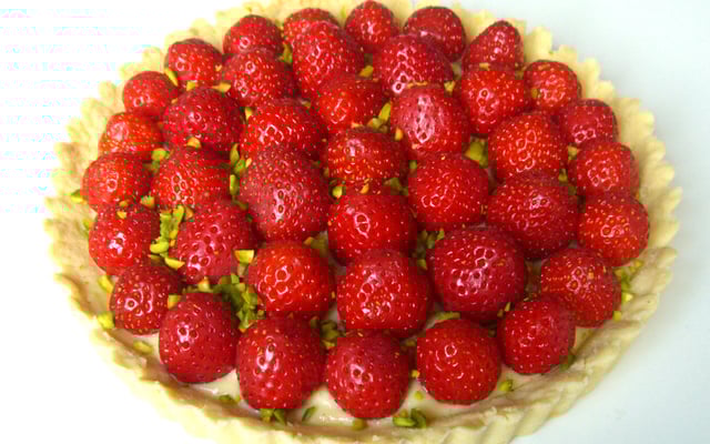 Tarte aux mara des bois (pistaches, vanille, fraises)