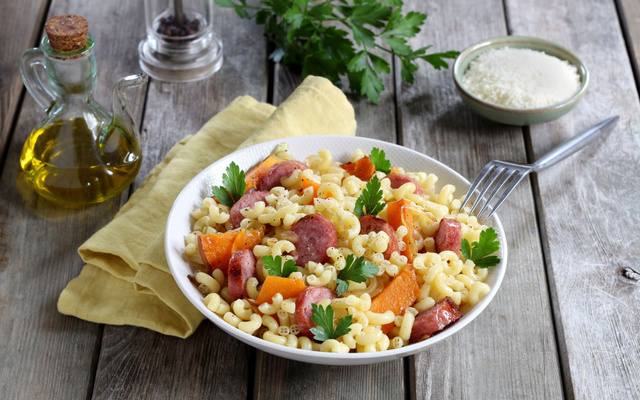 Coquillettes 3 minuti au potiron, saucisses et parmesan
