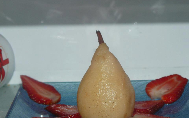 Poire pochée à la cannelle