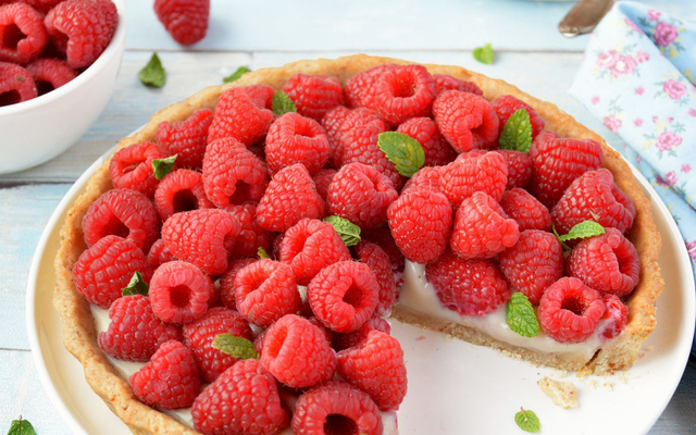Tarte aux framboises et purée d'amandes