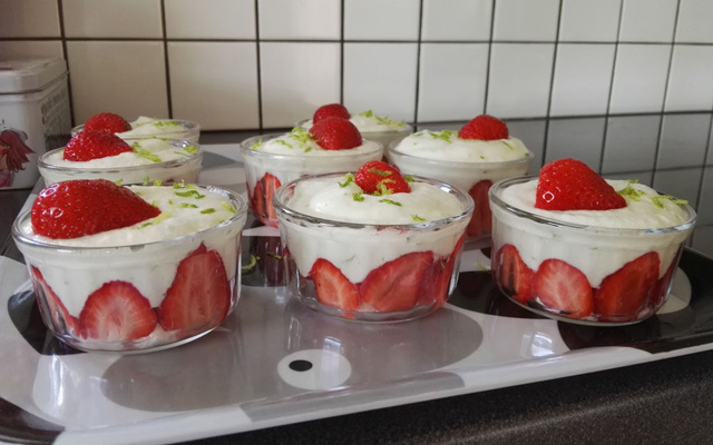Mousse légère au citron vert et aux fraises