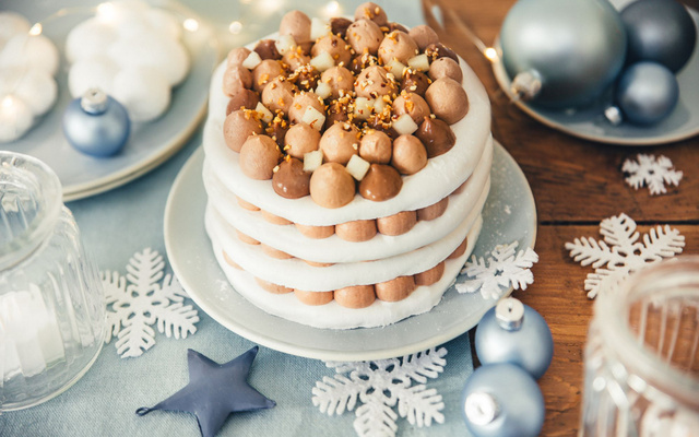Pavlova de Noël poire chocolat au gingembre torréfié