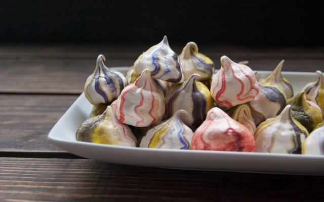Meringues colorées