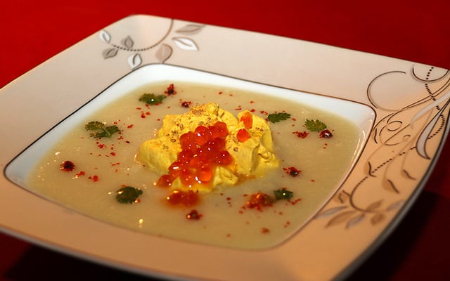 Potage de chou-fleur et chantilly au curry