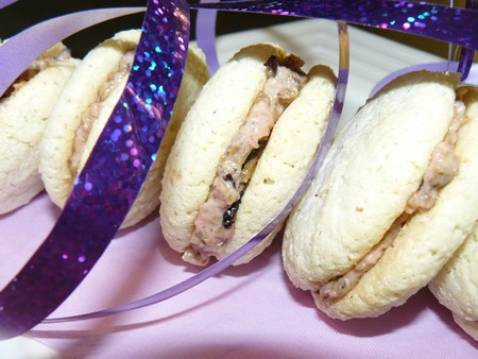 Petits macarons à l'aubergine et tamara