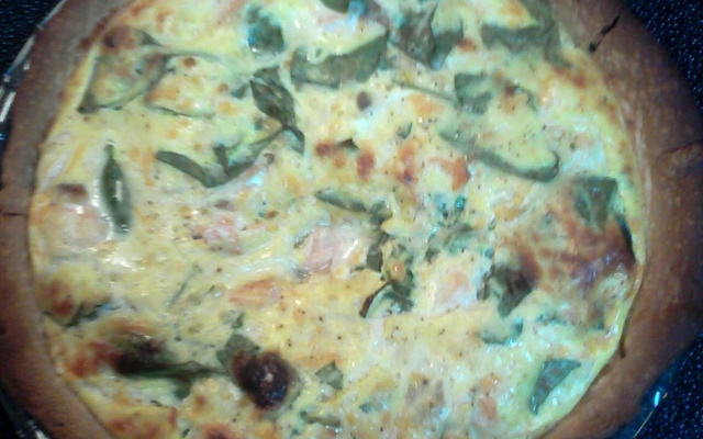 Quiche au saumon fumé et asperges vertes