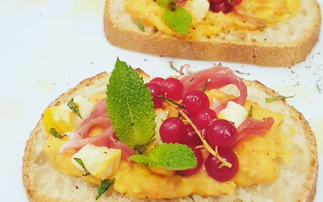 Tartines de houmous de poivron au Marcaire