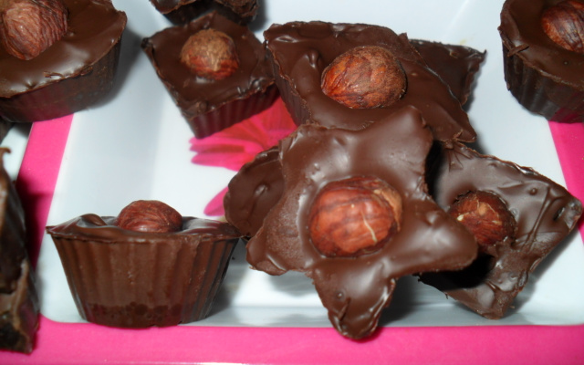 Chocolat noir et noisettes