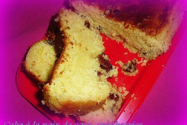 Cake au citron, noix de coco, cranberries