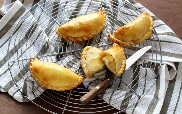 Petits chaussons fromage et pomme