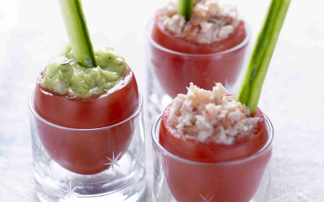 Tomates à la coque, mouillettes de concombre