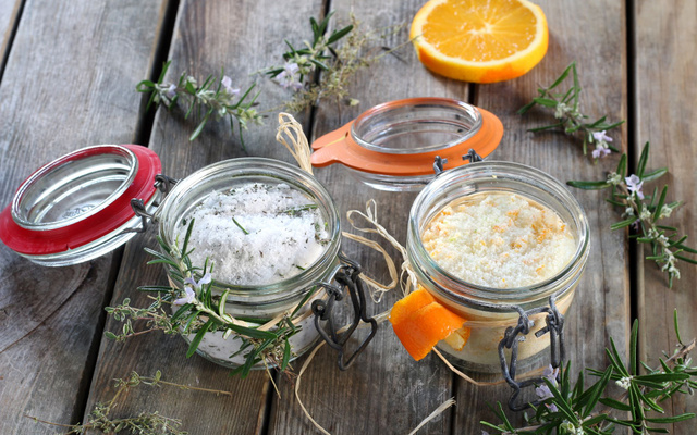 Sels parfumés aux aromates et à l'orange