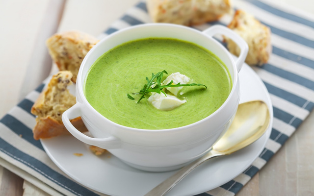 Consommé froid de roquette