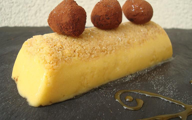 Bûchette aux fruits de la passion truffée