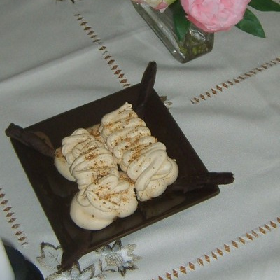 Meringues ambrées au miel et pralin
