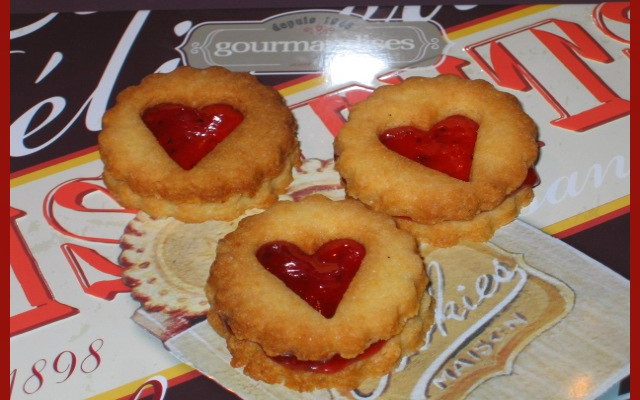 Etoiles à la confiture de fraise