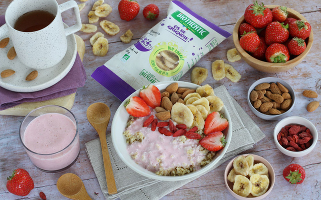 Breakfast bowl au quinoa et fraises