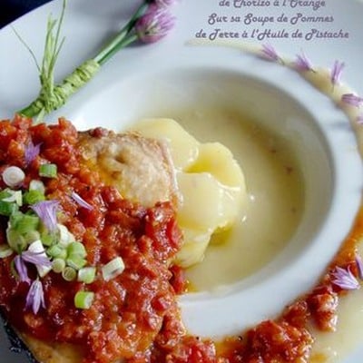 Espadon en confit de chorizo sur soupe de pommes de terre à l'huile de pistache