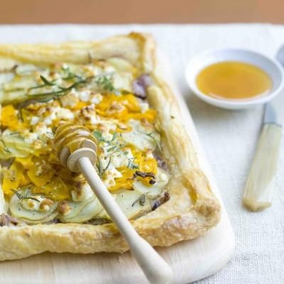 Tarte fine pomme de terre, potiron et feta au miel d'acacia
