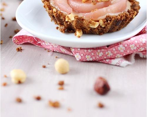Tartelettes spéculoos, noisettes et poires pochées