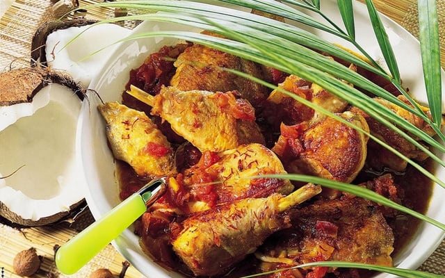 Marmite de poulet au safran et lait de coco