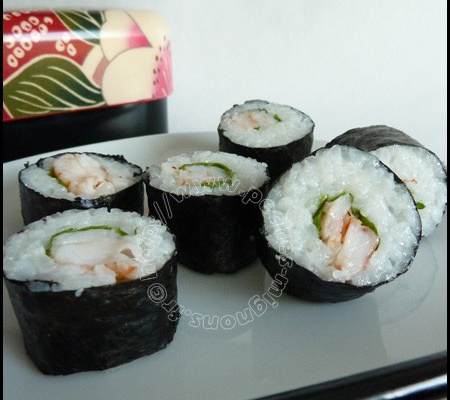 Sushi de crevettes pimentées et roquette