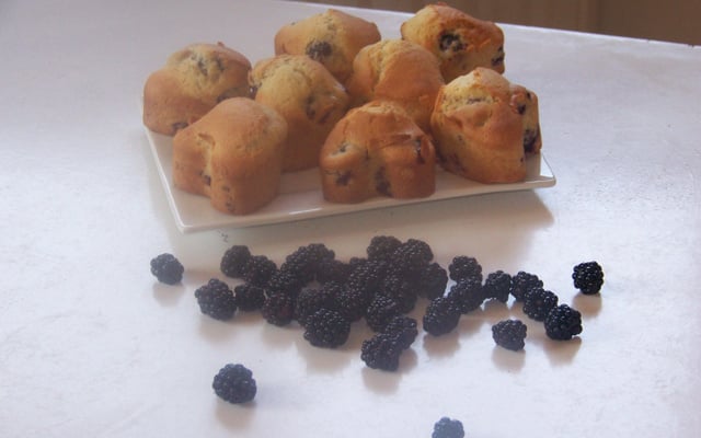 Muffins mûres et liqueur de rose