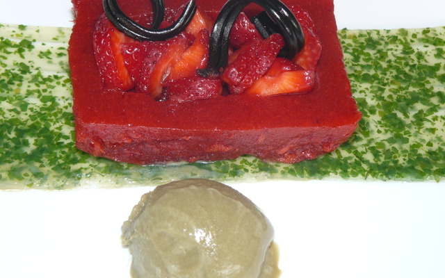 Surprise de fraise, glace réglisse menthe