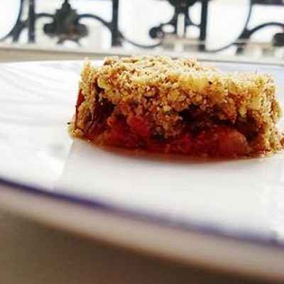 Crumble de tomate cerise et poivron au parmesan et amande