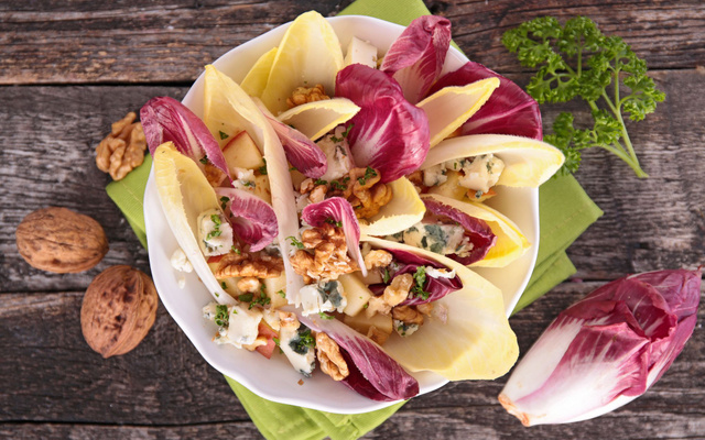 Salade endives noix roquefort