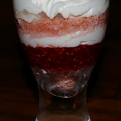 Trifle à la rose et aux litchis