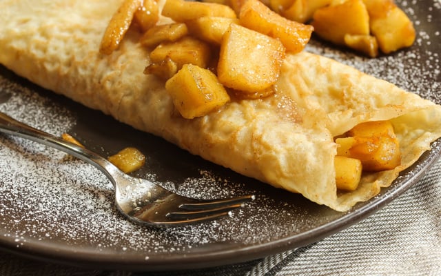 Crêpes aux pommes et caramel beurre salé