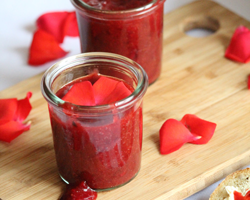 Confiture de fraises & pétales de roses