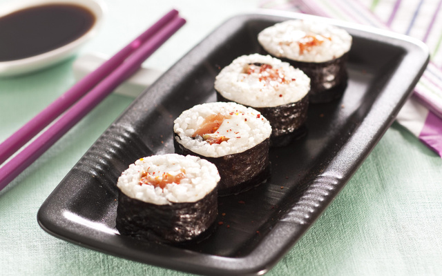 Maki de Chavroux au saumon, tomates confites aux épices grillées