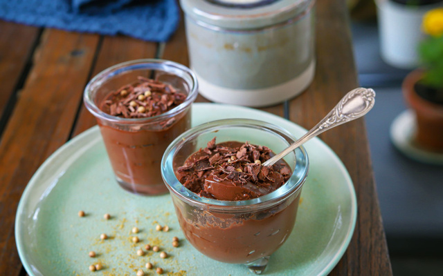 Crèmes dessert au chocolat et coriandre