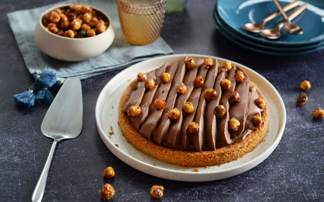 Tarte festive au chocolat et noisettes caramélisées