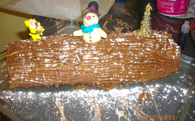 Bûche au chocolat et noisette