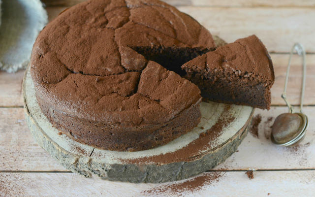Gâteau sans beurre au chocolat et à la betterave