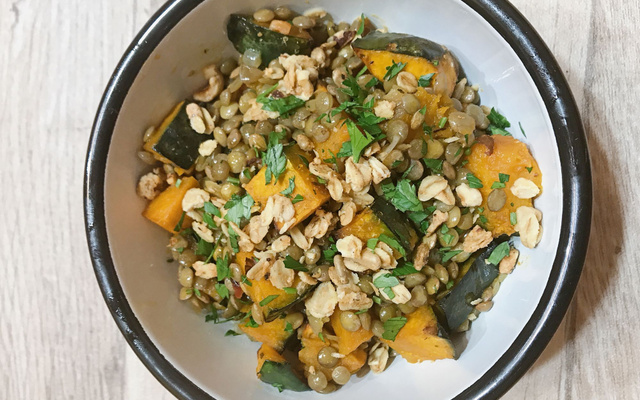 Salade de lentilles au potimarron rôti et granola salé